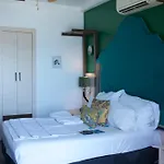 מלון Anjeliq House Boutique 3*