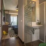 מלון Anjeliq House Boutique