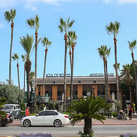 Anjeliq House Boutique ホテル 3*